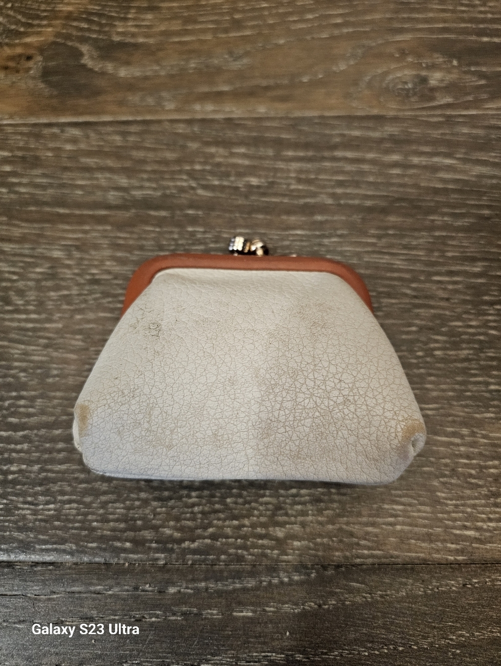 Dooney & Bourke Vintage White Pebbled Leather Coin Purse - Picture 4 of 10
